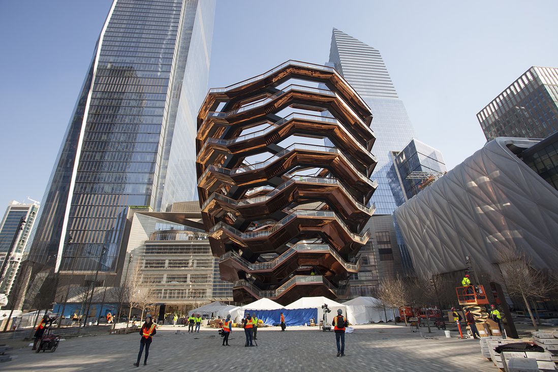 Designed by Thomas Heatherwick and his studio, it's supposed to be a "vertical promenade" (Jake Dobkin / Gothamist)